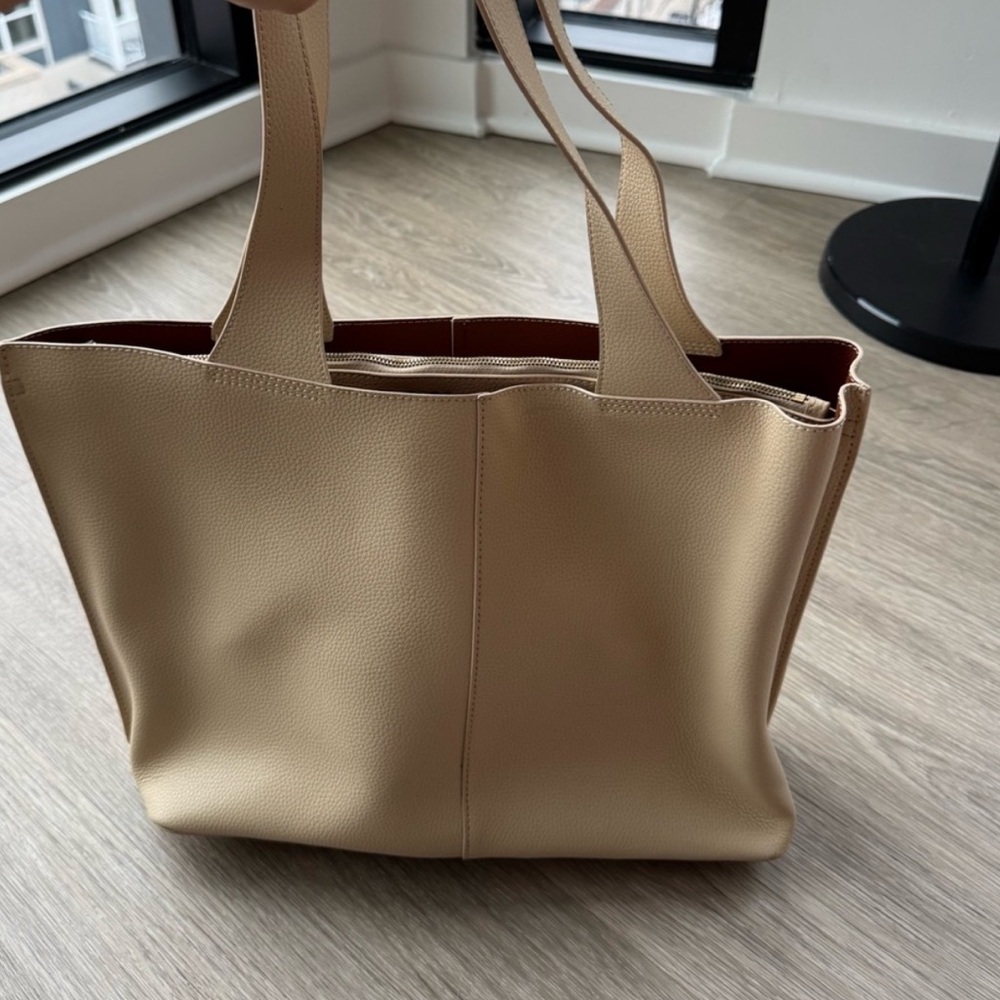 Hobo Vida Large Tote - Picture 2 of 6